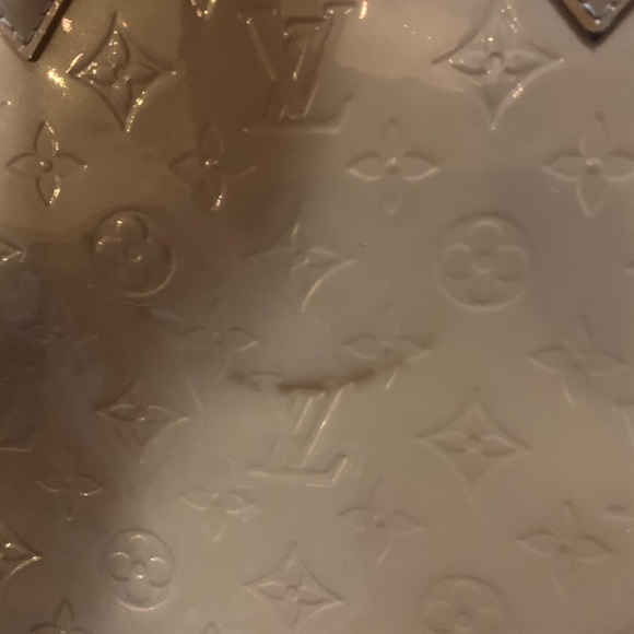 Authentic Louis Vuitton Alma GM Vernis Tan - Picture 9 of 11